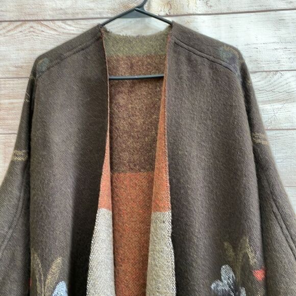 SOFT BROWN FRINGE WRAP WITH FLORAL PRINT - Picture 2 of 9